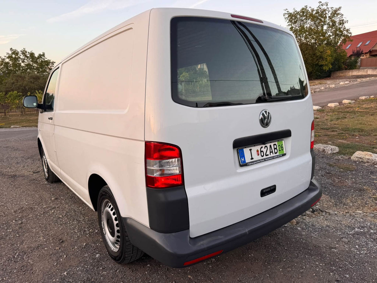 Volkswagen Transporter T5 2.0 CR TDI 140 LE – 5. fotó
