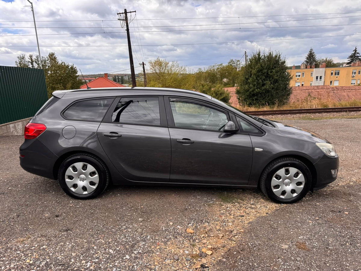 Opel Astra J Sports Touer 1.7 CDTI – 9. fotó